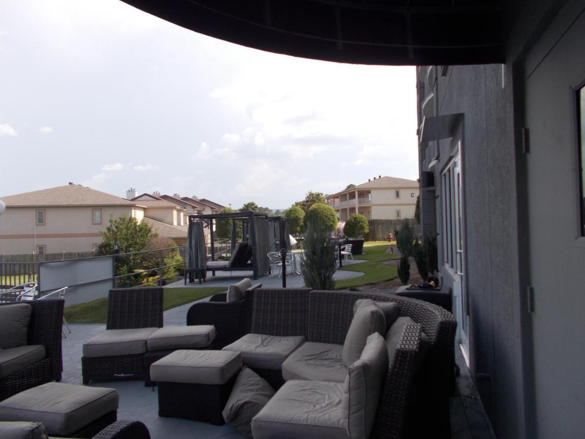 Baymont On The Lake By Wyndham Hot Springs Exterior foto