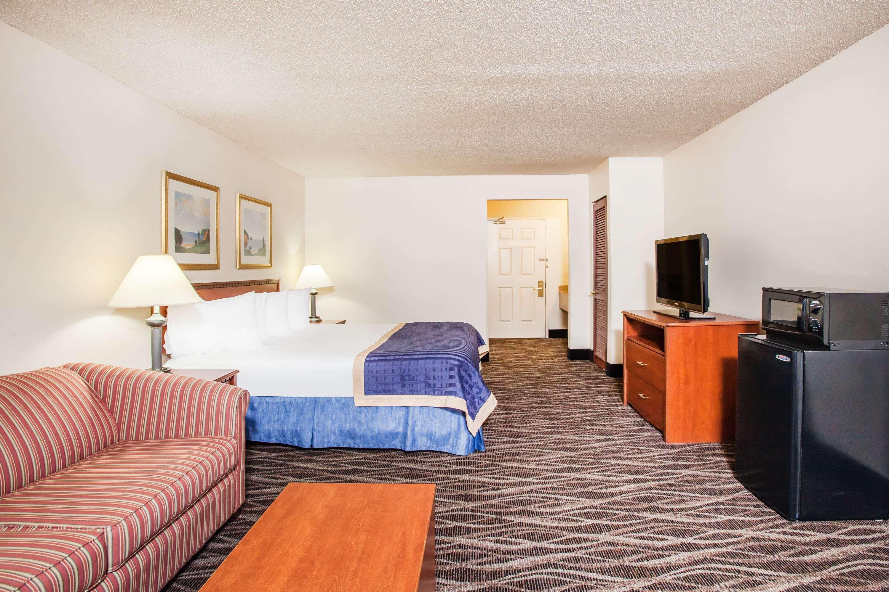Baymont On The Lake By Wyndham Hot Springs Exterior foto
